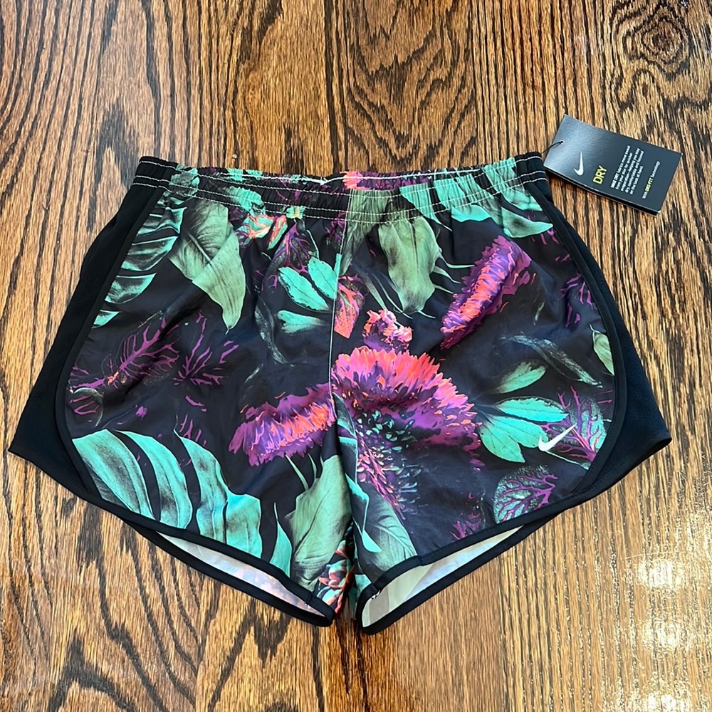 NWT Nike Dri-Fit Youth Large running shorts